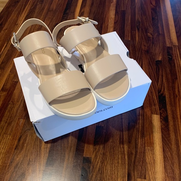 Also sandals size 8.5. Excellent condition! - Picture 2 of 4